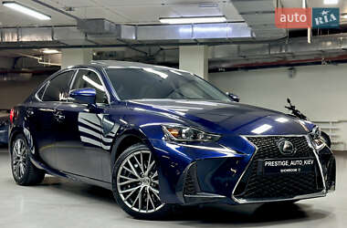 Седан Lexus IS 2017 в 