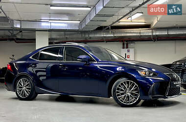Седан Lexus IS 2017 в 