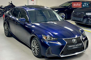Седан Lexus IS 2017 в 