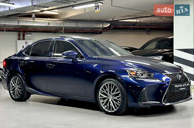 Седан Lexus IS 2017 в 