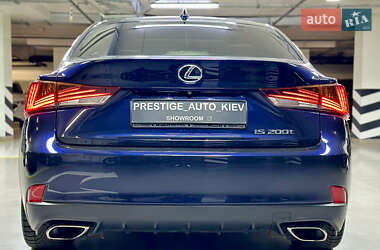 Седан Lexus IS 2017 в 