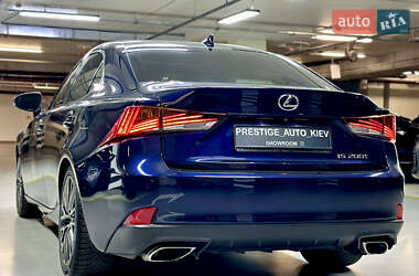 Седан Lexus IS 2017 в 