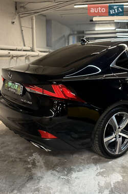Седан Lexus IS 2016 в 
