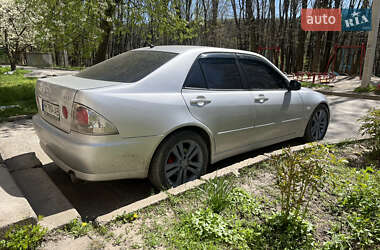 Седан Lexus IS 1999 в 