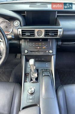Седан Lexus IS 2014 в 