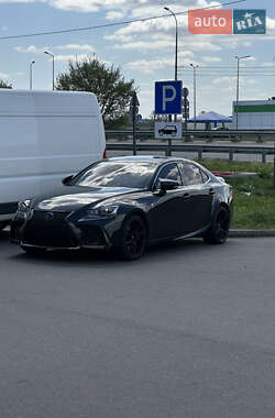 Седан Lexus IS 2019 в 