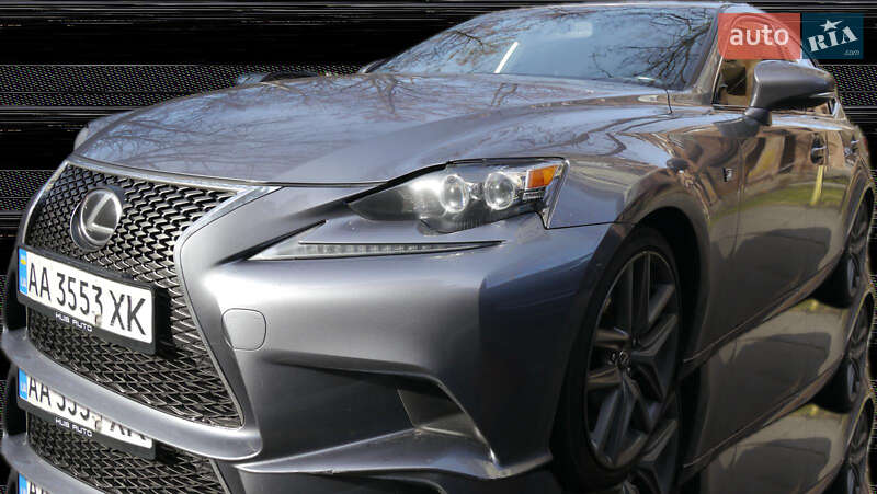 Седан Lexus IS 2015 в 