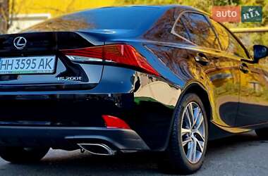 Седан Lexus IS 2017 в 