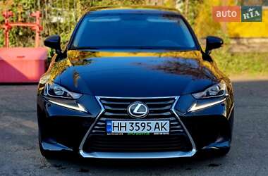 Седан Lexus IS 2017 в 