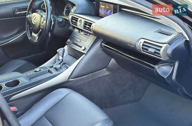 Седан Lexus IS 2016 в 