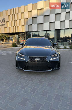 Седан Lexus IS 2019 в 