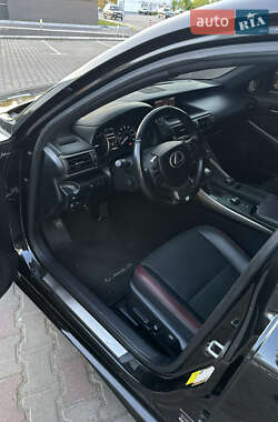 Седан Lexus IS 2019 в 