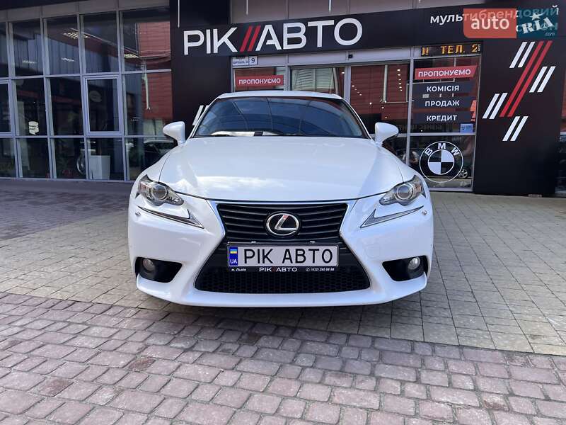 Седан Lexus IS 2013 в Львове