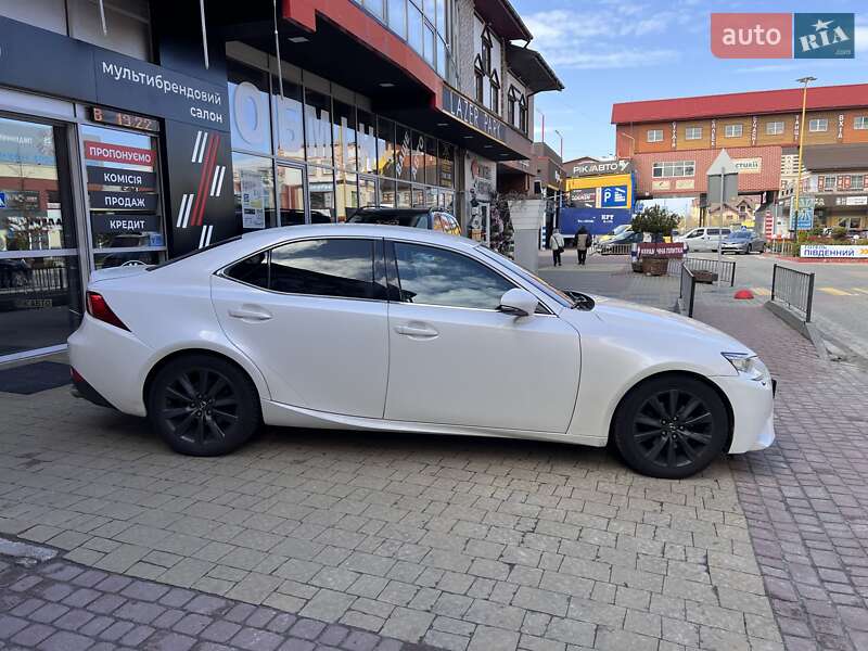 Седан Lexus IS 2013 в Львове