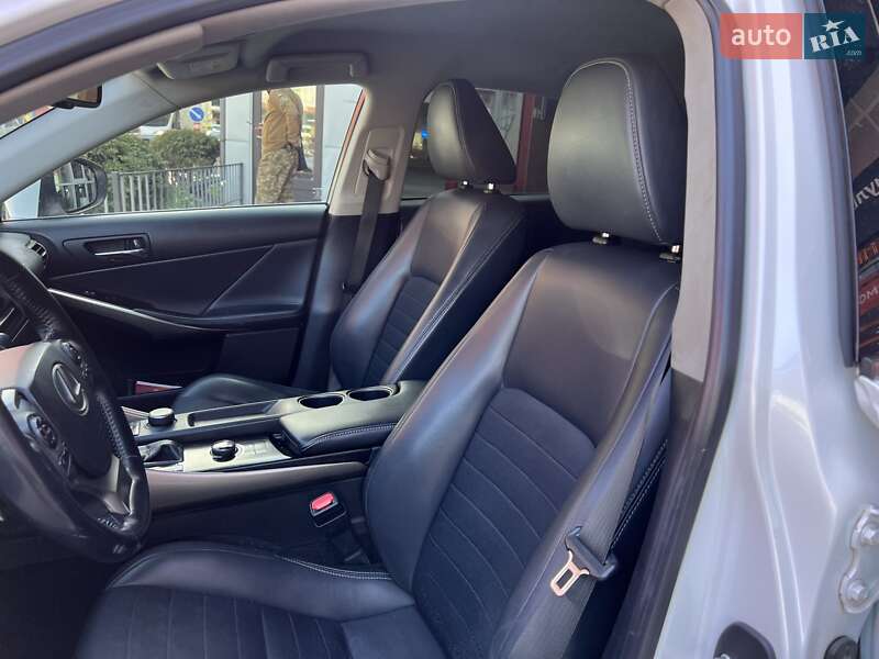 Седан Lexus IS 2013 в Львове