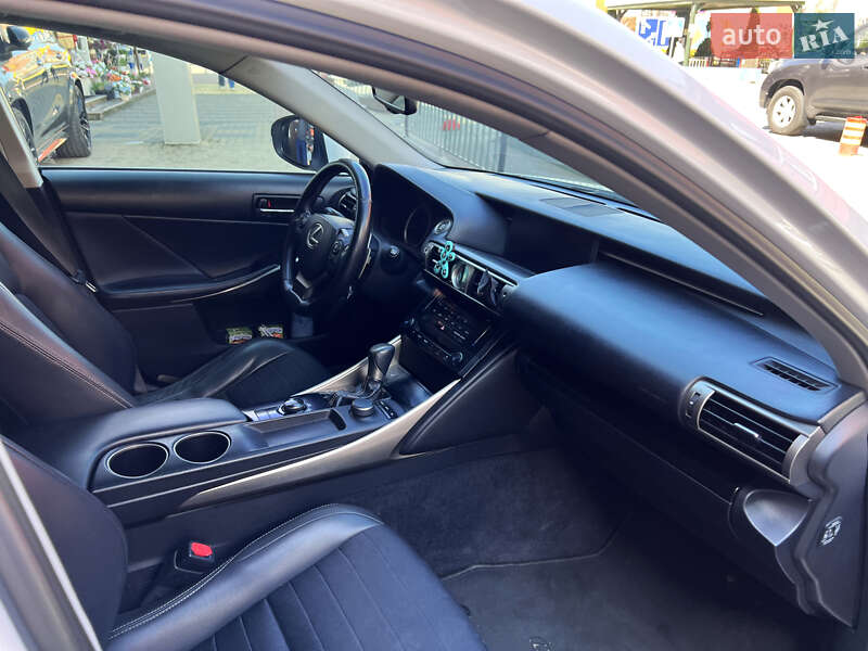 Седан Lexus IS 2013 в Львове