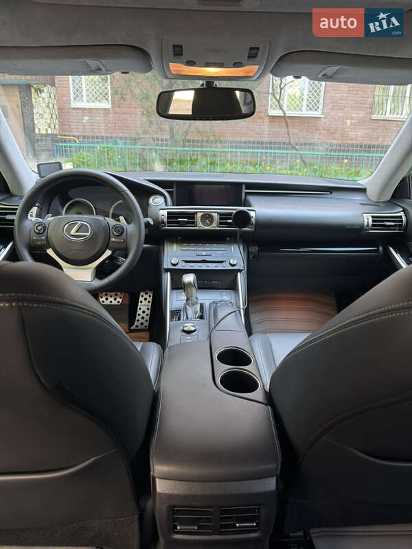 Седан Lexus IS 2016 в Дніпрі