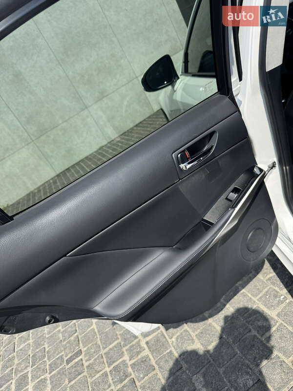 Седан Lexus IS 2016 в Дніпрі