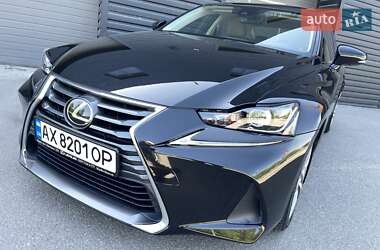 Седан Lexus IS 2017 в 