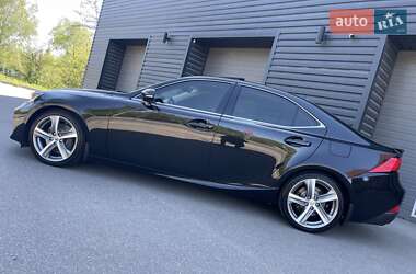 Седан Lexus IS 2017 в 