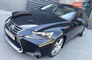 Седан Lexus IS 2017 в 