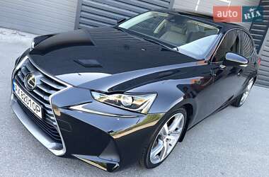 Седан Lexus IS 2017 в 