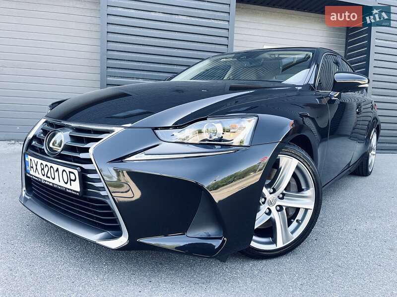 Седан Lexus IS 2017 в 
