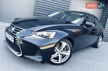 Седан Lexus IS 2017 в 