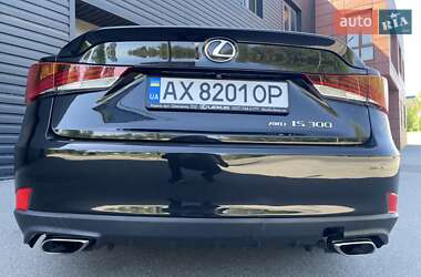 Седан Lexus IS 2017 в 