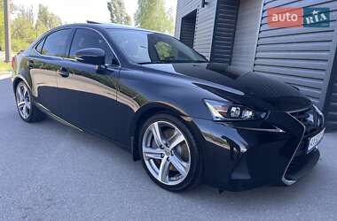 Седан Lexus IS 2017 в 