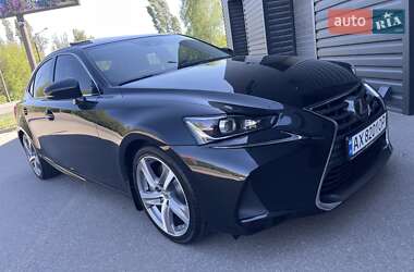 Седан Lexus IS 2017 в 