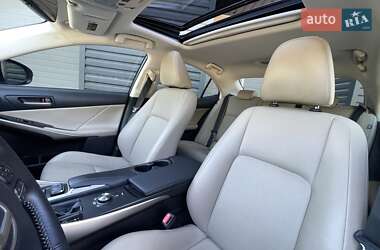 Седан Lexus IS 2017 в 