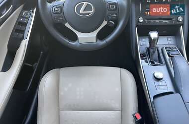 Седан Lexus IS 2017 в 