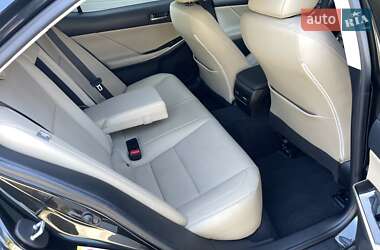 Седан Lexus IS 2017 в 
