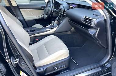 Седан Lexus IS 2017 в 