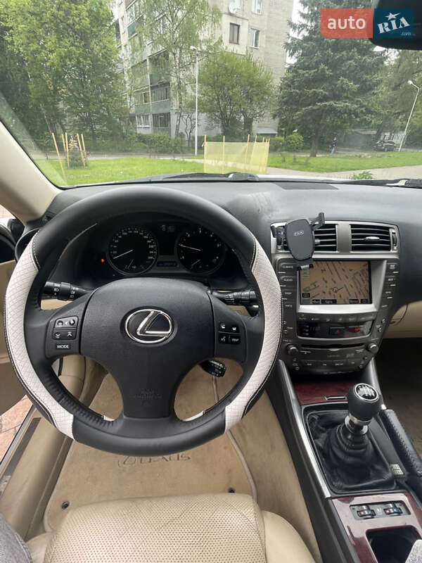 Седан Lexus IS 2006 в Львові