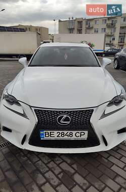 Седан Lexus IS 2016 в Ужгороді