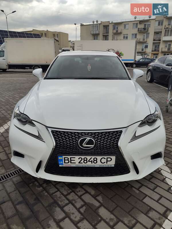 Седан Lexus IS 2016 в 