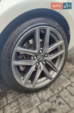 Седан Lexus IS 2016 в 