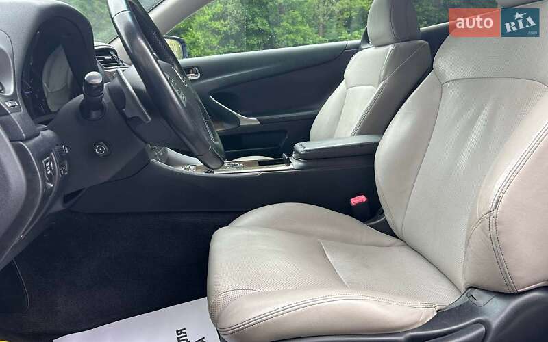 Кабриолет Lexus IS 2011 в Черновцах