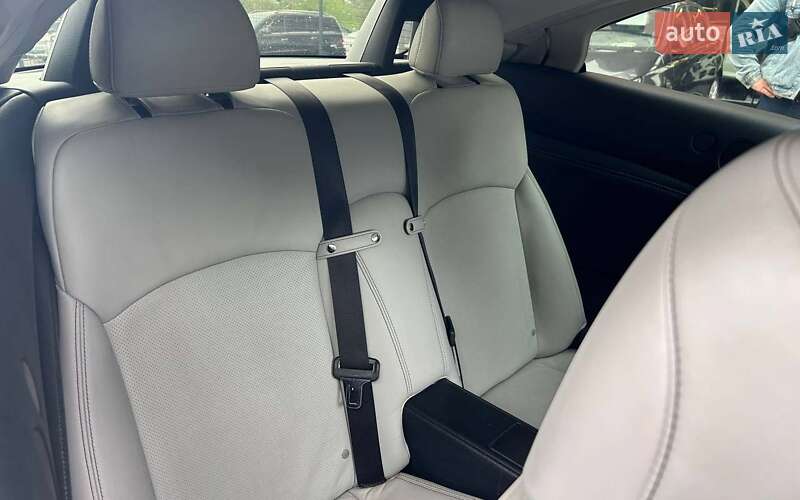 Кабриолет Lexus IS 2011 в Черновцах