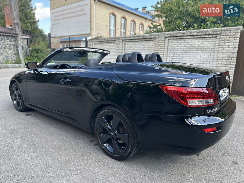 Кабриолет Lexus IS 2010 в 