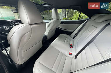Седан Lexus IS 2013 в 