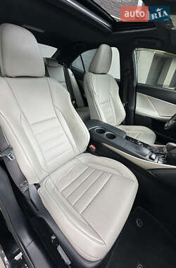 Седан Lexus IS 2013 в 