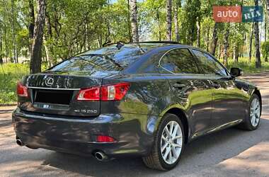 Седан Lexus IS 2012 в 