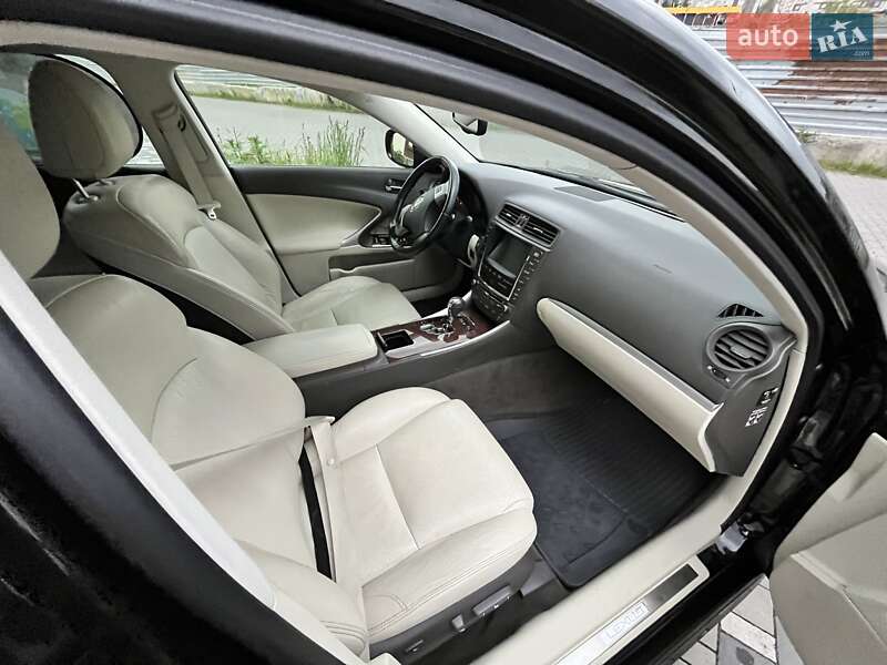 Седан Lexus IS 2011 в Хмельницком