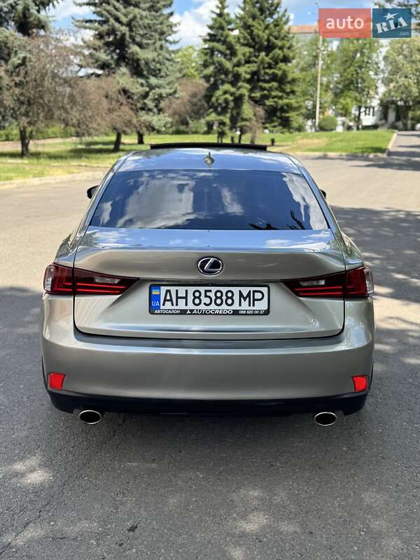 Седан Lexus IS 2015 в Краматорске
