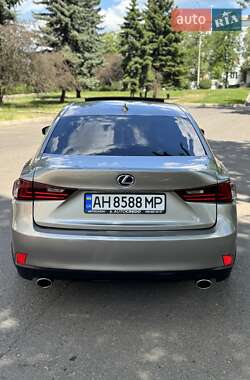 Седан Lexus IS 2015 в 