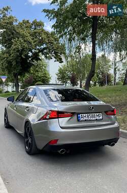Седан Lexus IS 2015 в 