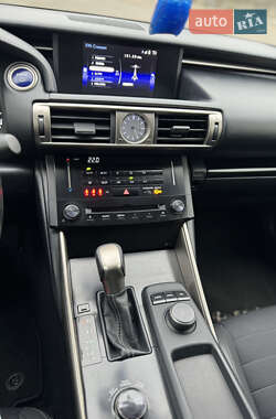 Седан Lexus IS 2014 в 